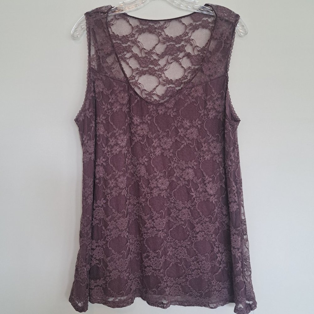 Torrid Lace sleeveless blouse.